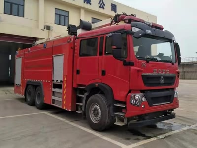 重汽18米舉高噴射消防車